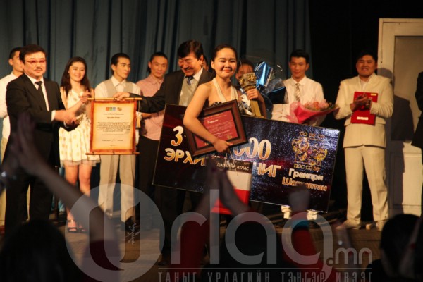 “To Be Or Not To Be” театрчилсан шоуны шилдгүүд тодорлоо